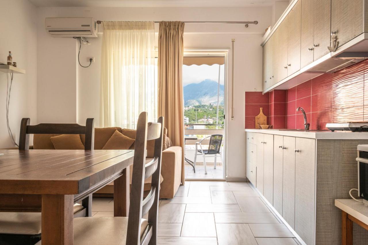 Sea Apartments Himare Exterior foto
