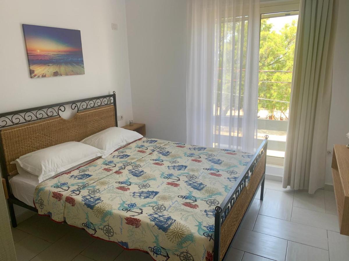 Sea Apartments Himare Exterior foto