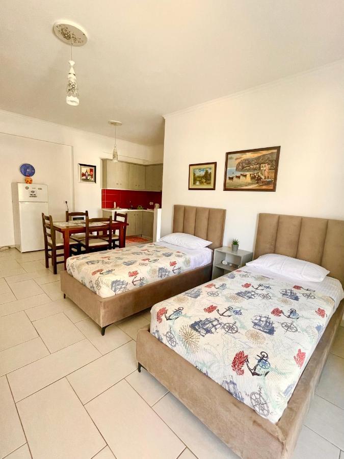 Sea Apartments Himare Exterior foto
